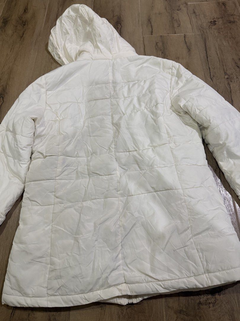 Puffer Hoodie By Head (Category: Coats, Jackets and Outerwear) located in Tagaytay City. Submitted by prelovedbytmj (Listing ID 1466615617, Image 2). Description: Puffer Hoodie Jacket by Head. Color Beige. Size Large. Can wear small to large for women. In good condition. Mura na po to.