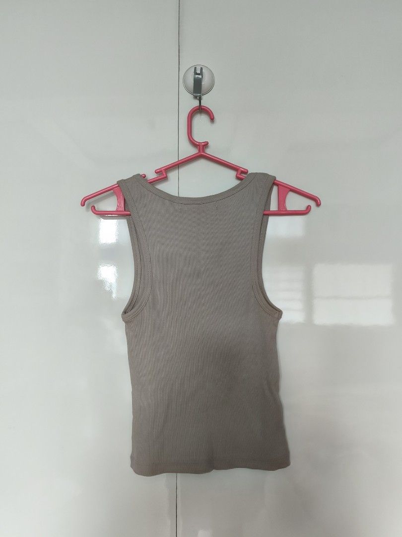 Pull & Bear Beige Top (Category: Sleeveless) located in Manila. Submitted by smilefashion08 (Listing ID 1466575039, Image 3). Description: Original Pull & Bear.