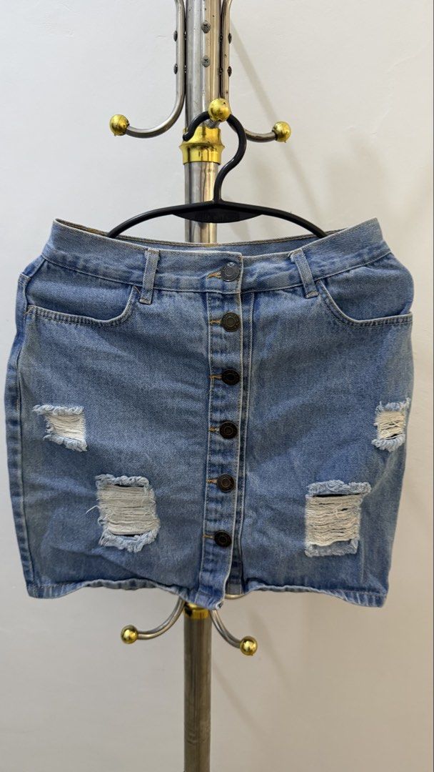 Pull & Bear Denim Skirt Size 26 S (Category: Skirts) located in Manila. Submitted by laxamanapa81165 (Listing ID 1466570219, Image 2). Description: Pull & Bear denim skirt in light wash blue. Size 26 EUR S MEX. Button front closure with metal buttons. Distressed details with ripped patches and frayed hems. Classic five pocket design. Tag intact..