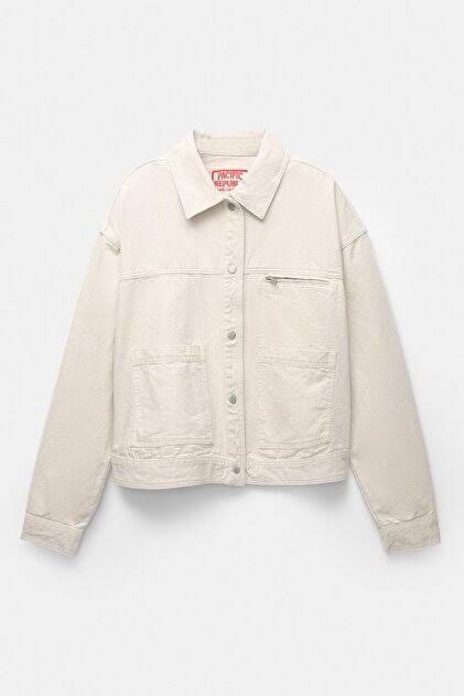 PULL AND BEAR Linen Blend Jacket (XS) (Category: Coats, Jackets and Outerwear) located in Quezon City. Submitted by michaelacd (Listing ID 1466594387, Image 3). Description: PULL & BEAR Linen Blend Jacket Size: XS - brand new with tag - bought for 2,995 - missed the return window 🥺.