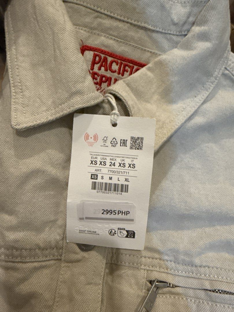PULL AND BEAR Linen Blend Jacket (XS) (Category: Coats, Jackets and Outerwear) located in Quezon City. Submitted by michaelacd (Listing ID 1466594387, Image 2). Description: PULL & BEAR Linen Blend Jacket Size: XS - brand new with tag - bought for 2,995 - missed the return window 🥺.