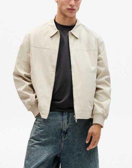PULL AND BEAR Mens Lightweight Jacket (L) (Category: Coats, Jackets and Outerwear) located in Quezon City. Submitted by michaelacd (Listing ID 1466597743, Image 1). Description: PULL & BEAR Mens Lightweight Jacket Available sizes: L, XL and XXL - brand new with tag - bought for 2,595 - missed the return window 🥺.