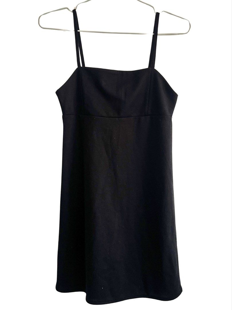 Pull&Bear Black Square-Neck Cami Mini Dress - Size Extra Small (XS) (Category: Dresses) located in Cainta. Submitted by thrift.reset (Listing ID 1466594359, Image 1). Description: Price is firm / Non-negotiable.
