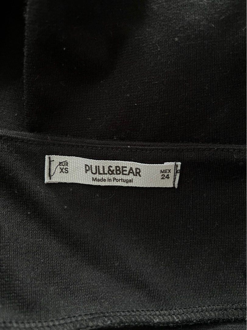 Pull&Bear Black Square-Neck Cami Mini Dress - Size Extra Small (XS) (Category: Dresses) located in Cainta. Submitted by thrift.reset (Listing ID 1466594359, Image 3). Description: Price is firm / Non-negotiable.