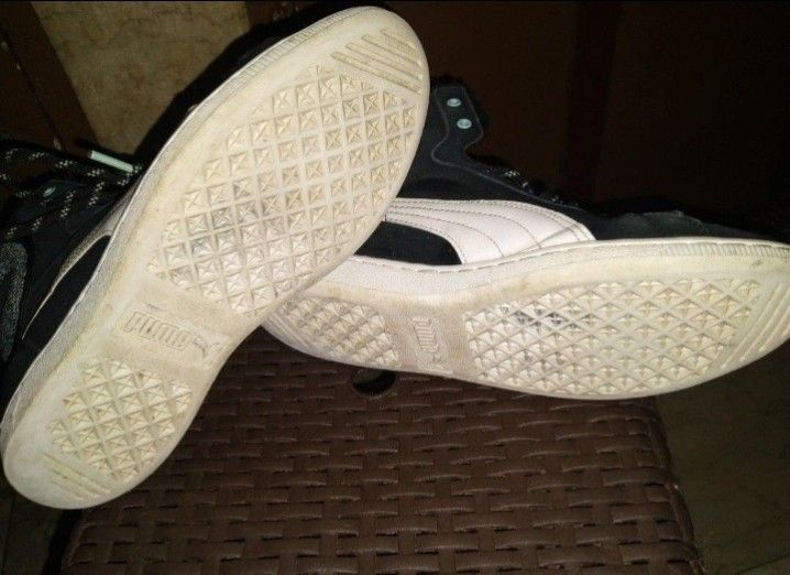 PUMA (Category: Sneakers) located in Bulacan. Submitted by mitchikoscollection (Listing ID 1466619154, Image 3). Description: With normal sign of usage but still Presentable.. Leather and Suede combination , not kupas due to lightning only and no bakbak .. Unisex PUMA rubber shoes Authentic Original.