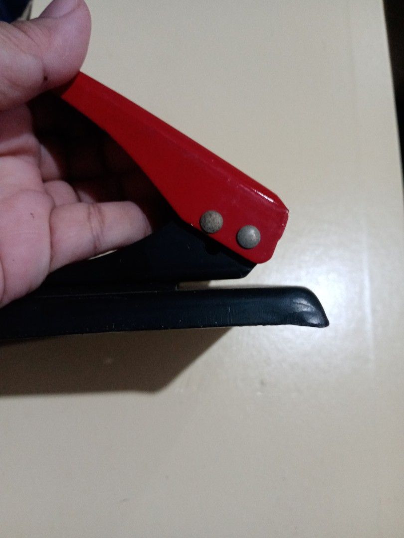 Puncher (Category: Stationery & School Supplies) located in Caloocan City. Submitted by 4kidsstore (Listing ID 1466726418, Image 3). Description: .