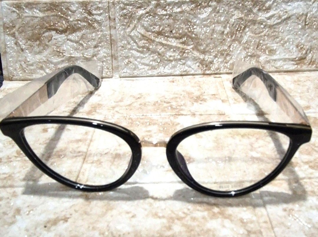 Quay Rumours Blue Light Glasses (Category: Sunglasses & Eyewear) located in Antipolo. Submitted by saribymonica (Listing ID 1466709231, Image 3). Description: ✨ BRAND-NEW QUAY AUSTRALIA "RUMOURS" BLUE LIGHT GLASSES ✨ 100% Original | Never Used | Kept Clean in Storage 🇦🇺 Selling an authentic pair of Quay Australia glasses. Brought from Australia but never worn. Pristine condition with zero scratches. Includes the original white zippered pouch an