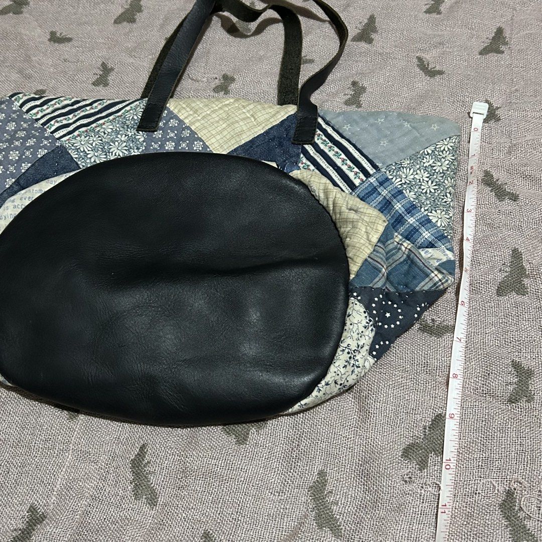 Quilted Patchwork Tote Bag Blue Denim Leather Straps (Category: Tote Bags) located in Dagupan City. Submitted by matchaisinlove (Listing ID 1466747778, Image 2). Description: ‎╭──────────˙ . ꒷ 🍵 . 𖦹˙─╮ MINE:₱99 (first to pay) ‎╰─˙ . ꒷ 🍵 . 𖦹˙──────────╯ brand: n flaw: n size: check pic 𝓶𝓸𝓭: 𝙹𝙽𝚃 𝓶𝓸𝓹: 𝚐𝚌𝚊𝚜𝚑 — Read my RULES! — thrifted so pls do manage your expectations. ❗no return & cancellation. 🌷feel free to pm me! 📍 Pangasinan