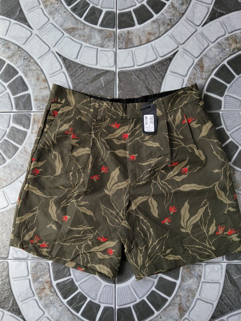 Rag & Bone New York Short (Category: Shorts) located in Nabua. Submitted by tendollardeals (Listing ID 1466608302, Image 1). Description: Rag&Bone New York Short Size 32x haba 17. 5 brand new with hang tag 275💲on tag.