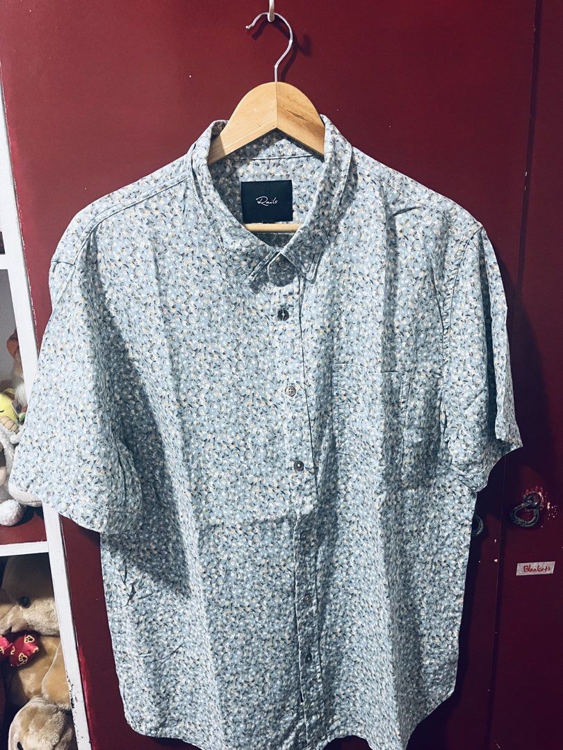 Rails Mens Polo Short Sleeves (Category: Tshirts & Polo Shirts ) located in Quezon City. Submitted by wacpon_061972 (Listing ID 1466706207, Image 2). Description: A light blue and yellow ditsy floral print button-down shirt featuring a collar and a black neck tag labeled Rails..