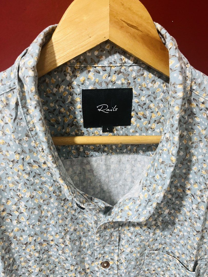 Rails Mens Polo Short Sleeves (Category: Tshirts & Polo Shirts ) located in Quezon City. Submitted by wacpon_061972 (Listing ID 1466706207, Image 1). Description: A light blue and yellow ditsy floral print button-down shirt featuring a collar and a black neck tag labeled Rails..