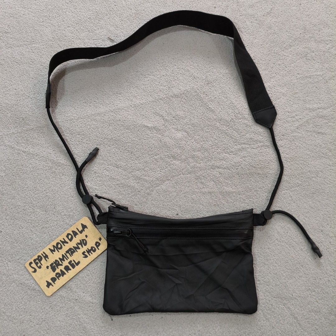 Rains waterproof sling bag (Category: Sling Bags) located in Calatrava. Submitted by ermitany0 (Listing ID 1466694387, Image 1). Description: Rains waterproof sling bag well used/ with flaws please check photos for more details ✅ location: Negros Occidental PM if interested 📩📩📩📩.