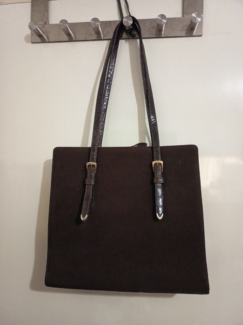 Ralph Lauren Brown Satchel Bag (Category: Tote Bags) located in Bacoor. Submitted by imshining_23 (Listing ID 1466640419, Image 1). Description: Ralph Lauren Brown Satchel Purse Previously Loved in good condition - Two Inner Zipper Pockets - Strap Drop Adjustable - Genuine Leather.