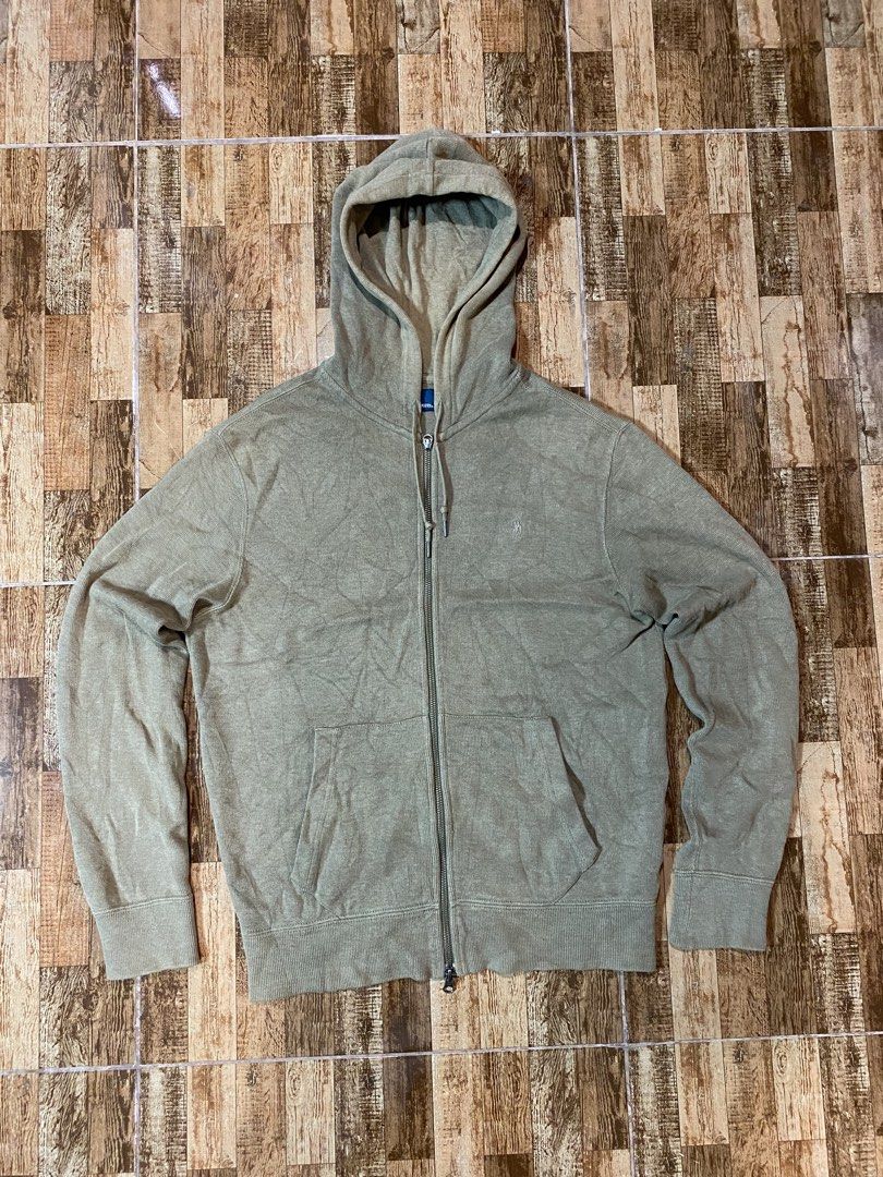 Ralph Lauren cord type zip up jacket (Category: Coats, Jackets and Outerwear) located in Manila. Submitted by guud_findsph (Listing ID 1466715934, Image 1). Description: Excellent conditiin Issue: minimal scract inside and missing upper puller ng zipper Color rate 9.5/10 Size medium Dimes 21/27.