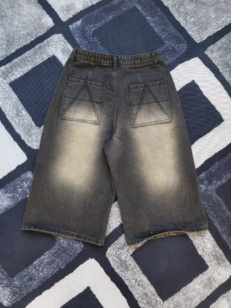 Random Baggy Long Jorts (Category: Shorts) located in Andop. Submitted by kyutoryuu (Listing ID 1466622714, Image 2). Description: •HEAVY, THICK, HARD •Waist: 29-30 •Length: 28 •Thigh: 14 •Hem: 12.3 •Condition: Excellent •Issue: need wash.