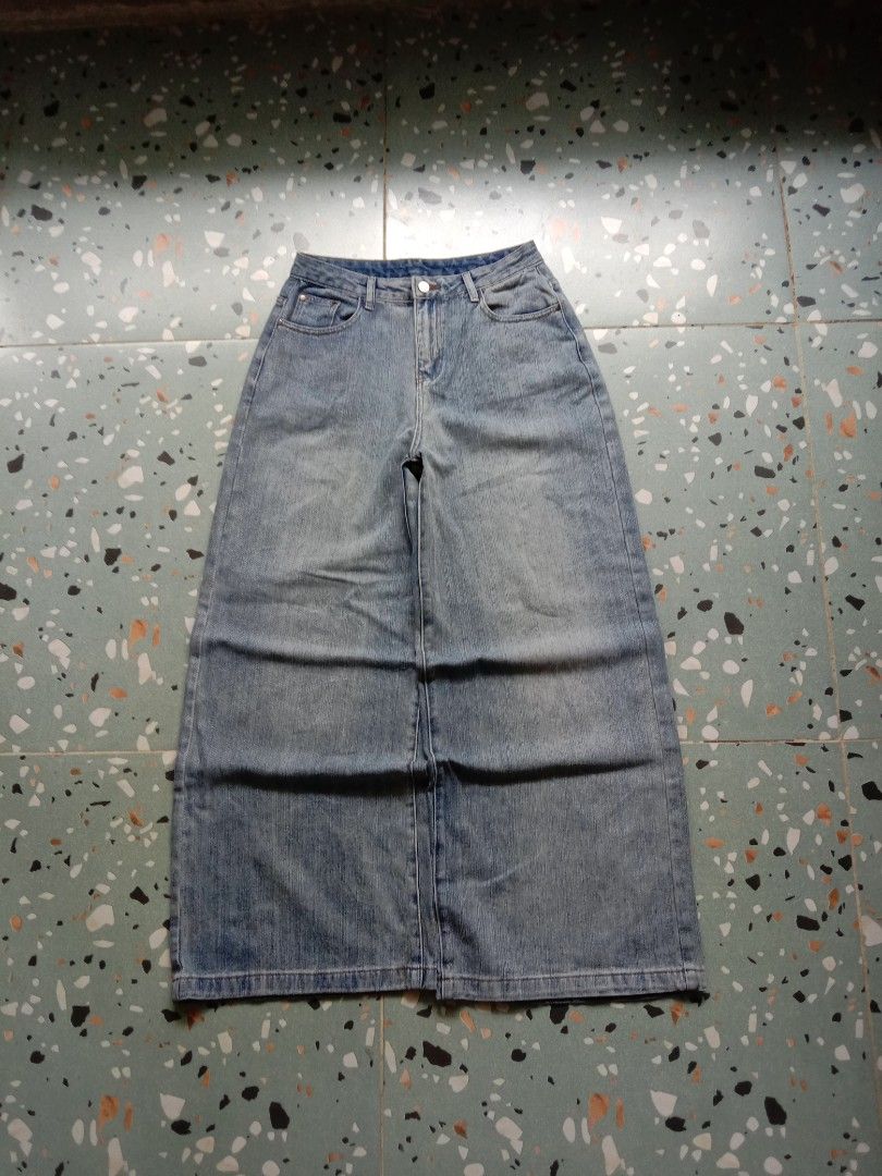 RANDOM BAGGY PANTS (Category: Jeans) located in Manila. Submitted by adinsthrift (Listing ID 1466625640, Image 1). Description: RANDOM BAGGY PANTS W-29 L-41 THIGH- 13 LO-13.