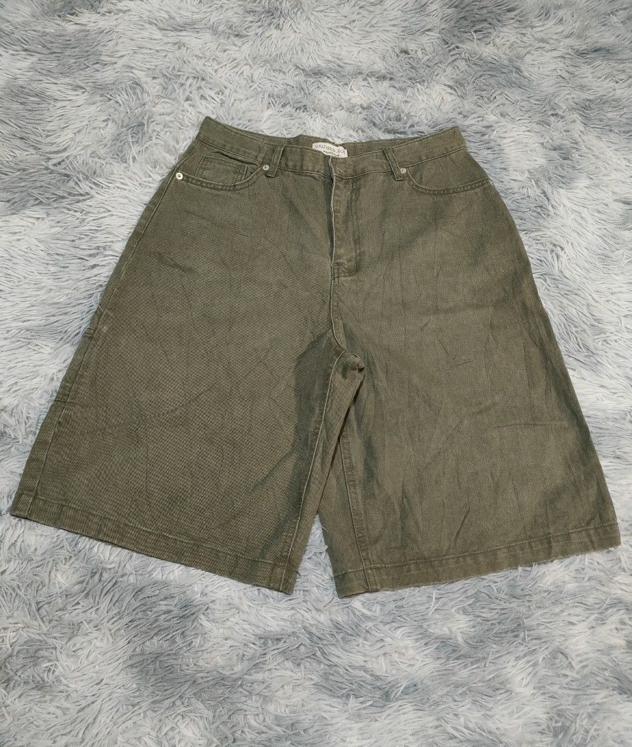 Random jorts (Category: Shorts) located in Toledo. Submitted by silverearth.bbc804 (Listing ID 1466713700, Image 1). Description: random jorts W 32 L 24 excellent condition 650 plus shipping.