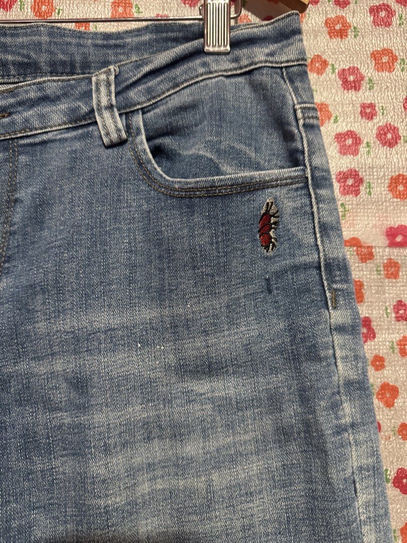 Random Tags Pants (Category: Jeans) located in Bacoor. Submitted by teneleven_apparel (Listing ID 1466652685, Image 3). Description: Size: Measurement ( based on measuretape): 34-36x37L Condition: Excellent ( broken zipper) Shipping via J&T or Lalamove.