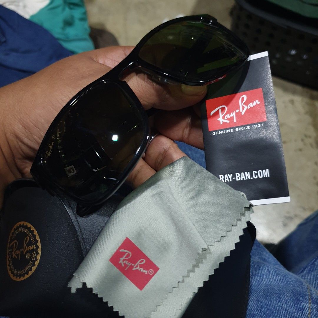 Ray-Ban Chromance Polarized Sunglasses with Case (Category: Sunglasses & Eyewear) located in Iligan City. Submitted by sariranaw (Listing ID 1466709876, Image 2). Description: Ray-Ban sunglasses with Chromance polarized lenses. Glossy black frames, adjustable nose pads. Includes original leather case, cleaning cloth, and product booklet. Lenses feature the Ray-Ban P logo. Clean condition, zero scratches..
