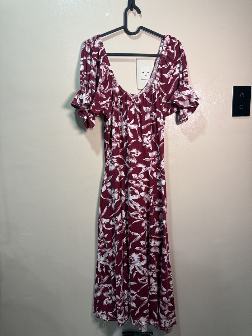 red & white floral dress (Category: Dresses) located in Quezon City. Submitted by fashionifywardrobe8899 (Listing ID 1466661408, Image 2). Description: .