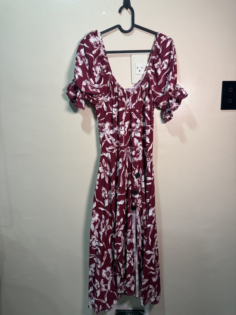 red & white floral dress (Category: Dresses) located in Quezon City. Submitted by fashionifywardrobe8899 (Listing ID 1466661408, Image 1). Description: .