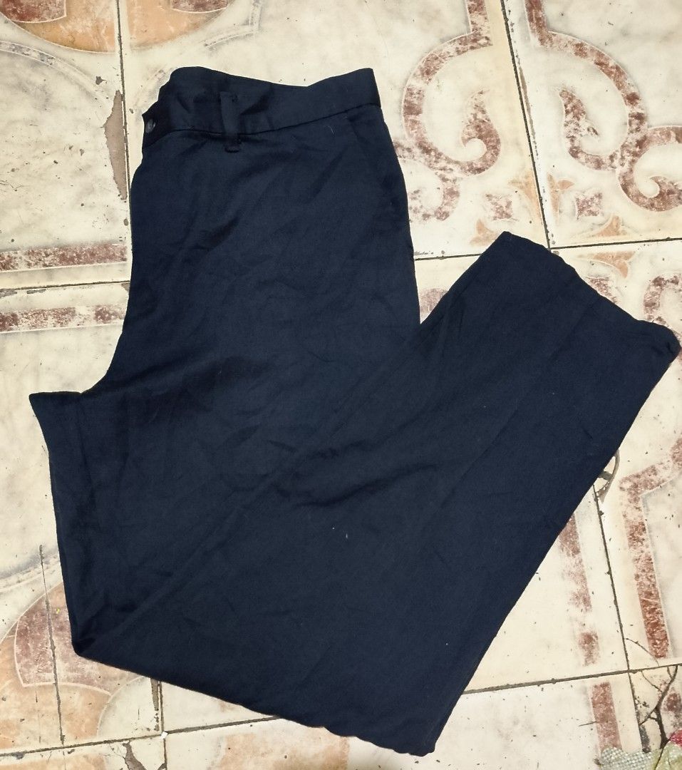 Redkap pants (Category: Activewear) located in Baguio. Submitted by ukay.kayuhjan (Listing ID 1466768543, Image 2). Description: redkap pants 32-34waist 37length 220₱.