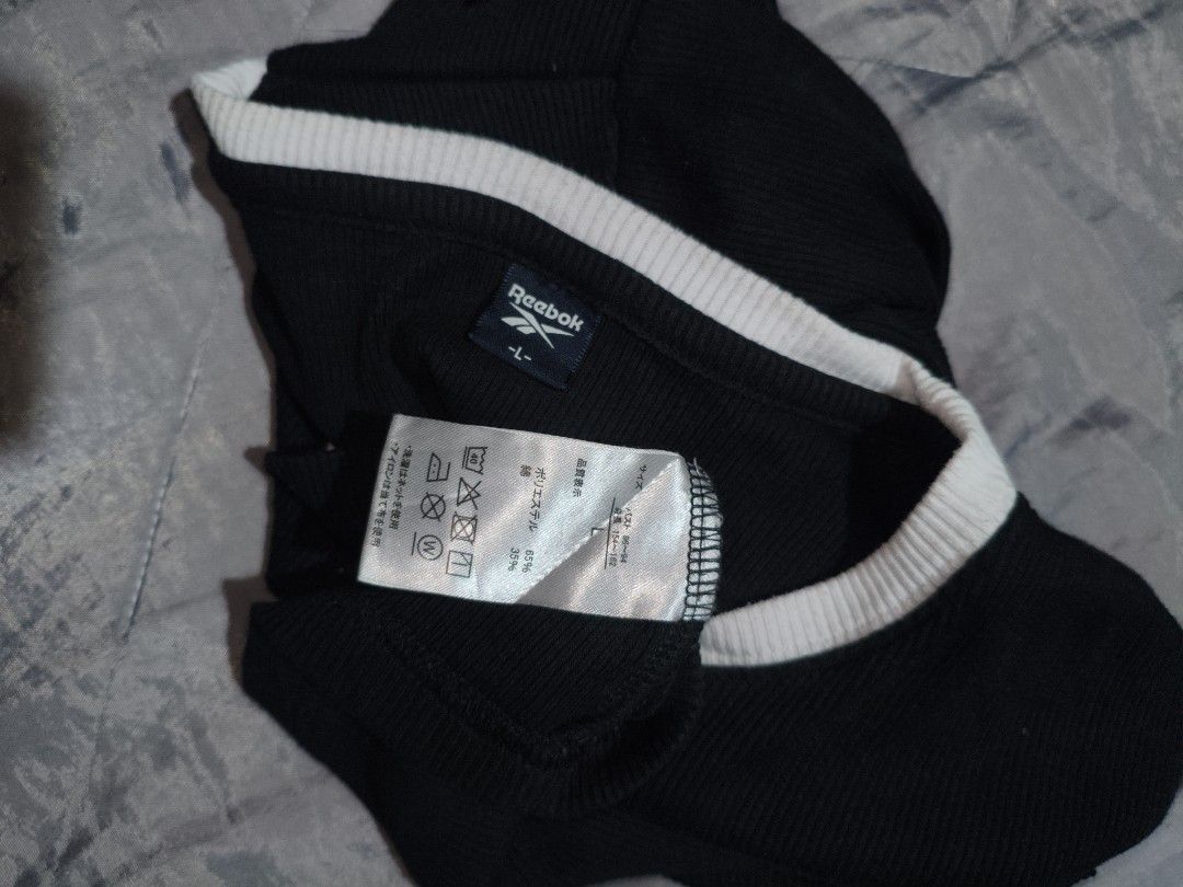 Reebok Black White Ringer Ribbed Crop Top Size L (Category: Shirts) located in Polangui. Submitted by quongmarka50283 (Listing ID 1466677712, Image 3). Description: dimes:21/17 stretchable .