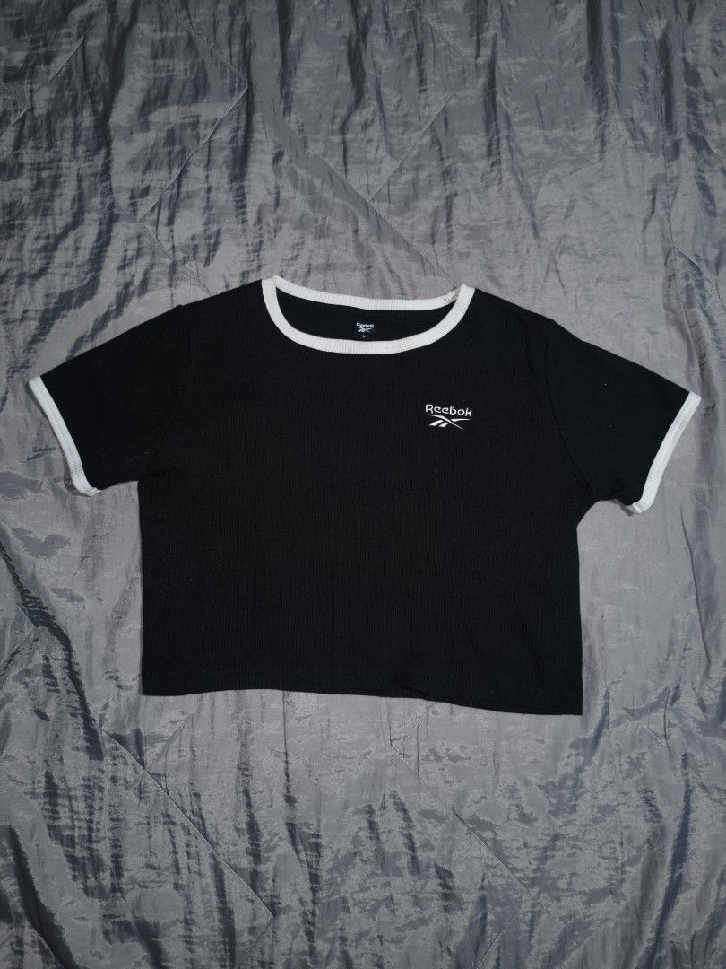 Reebok Black White Ringer Ribbed Crop Top Size L (Category: Shirts) located in Polangui. Submitted by quongmarka50283 (Listing ID 1466677712, Image 1). Description: dimes:21/17 stretchable .