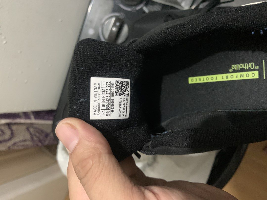 Reebok shoes (Category: Casual Shoes) located in Manila. Submitted by gucci_0609 (Listing ID 1466680044, Image 3). Description: Good as new worn 3 times did not fit so got stuck on drawer.