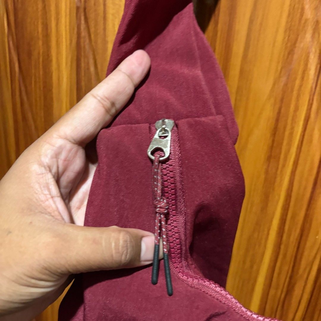 Reebok sling bag (Category: Sling Bags) located in Alburquerque. Submitted by abj_thriftshop (Listing ID 1466773808, Image 2). Description: like new marami mailagay.