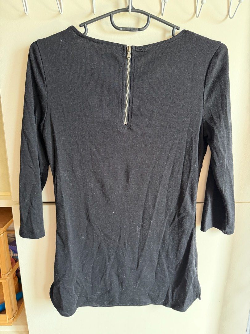 Reitmans Tee Collection Black Long Sleeve Top (Category: Longsleeves) located in Quezon City. Submitted by bubspreloved (Listing ID 1466700383, Image 3). Description: - Brand: Reitmans Tee Collection - Size: S/P - Color: Black - Material: Ribbed knit (stretchy and comfortable) - Details: Scoop neckline with back zipper - Style: Versatile basic everyday piece, easy to match with jeans or skirts.