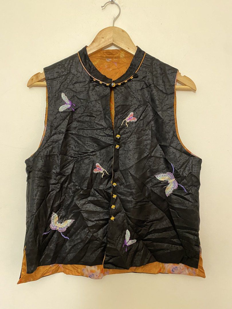 Reversible Chinese/ Mandarin Style Top (Category: Sleeveless) located in Makati City. Submitted by bottega_boi (Listing ID 1466716057, Image 3). Description: .