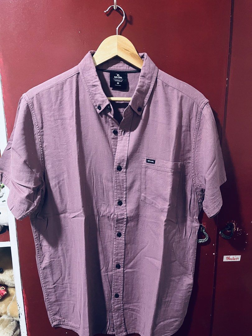 Ripcurl Casual Shirt (Category: Tshirts & Polo Shirts ) located in Quezon City. Submitted by wacpon_061972 (Listing ID 1466685457, Image 2). Description: This is a dusty-pink or lilac button-down long-sleeve casual shirt from Rip Curl in size M..