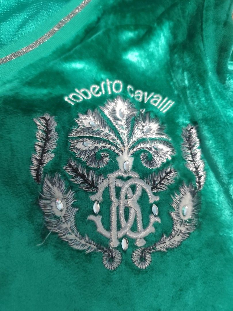 Roberto Cavalli Gym (Category: Luxury Apparel) located in Manila. Submitted by buyybustt (Listing ID 1466714823, Image 2). Description: rush photos ill dm you complete details upon inquiry.