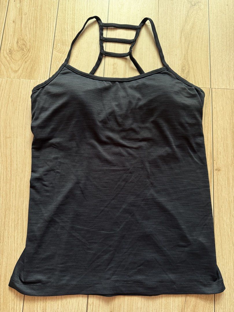 Roxy padded bra (Category: Activewear) located in Manila. Submitted by mariadarna (Listing ID 1466765874, Image 1). Description: .