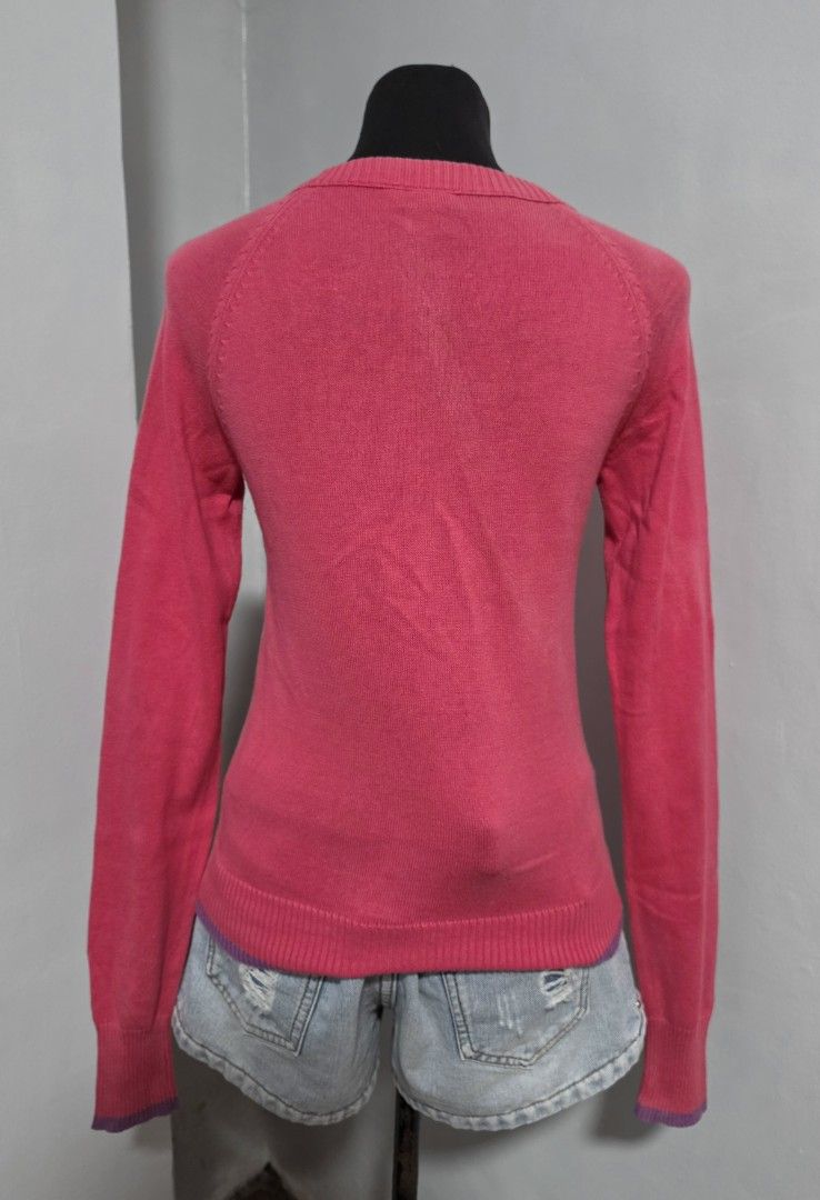 Roxy Pink Button-Up Knit Cardigan Size M (Category: Coats, Jackets and Outerwear) located in Paranaque City. Submitted by franinnashop (Listing ID 1466613220, Image 3). Description: DECLUTTER SMALL TO MED ISSUE LAST PHOTO NOT SURE IF DISCOLORATION OR ALIKABOK PARANAQUE CITY Roxy pink button-up cardigan in size medium. V-neck cut with purple contrast buttons and matching purple trim at the hem and cuffs. Small embroidered Roxy heart logo on the le