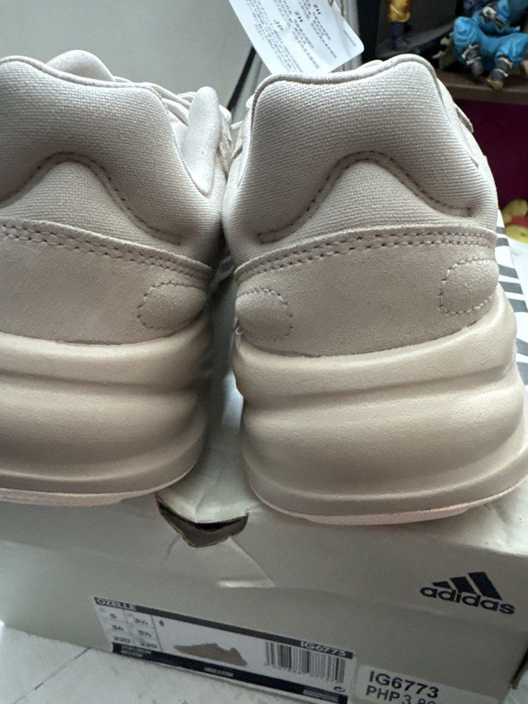 RUNNING SHOES Adidas (Category: Shoe inserts) located in Manila. Submitted by rose_9090 (Listing ID 1466614364, Image 2). Description: OZELLE CLOUDFOAM LIFESTYLE RUNNING SHOES Beige color Size : US 5 .