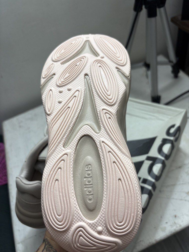 RUNNING SHOES Adidas (Category: Shoe inserts) located in Manila. Submitted by rose_9090 (Listing ID 1466614364, Image 3). Description: OZELLE CLOUDFOAM LIFESTYLE RUNNING SHOES Beige color Size : US 5 .