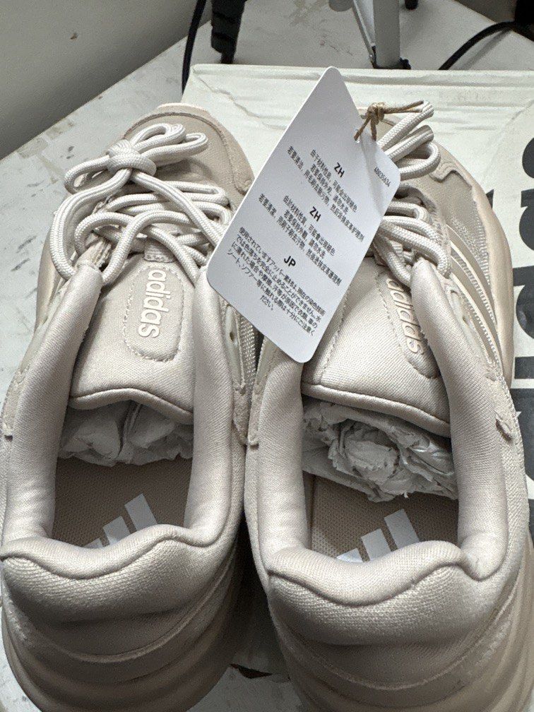 RUNNING SHOES Adidas (Category: Shoe inserts) located in Manila. Submitted by rose_9090 (Listing ID 1466614364, Image 1). Description: OZELLE CLOUDFOAM LIFESTYLE RUNNING SHOES Beige color Size : US 5 .