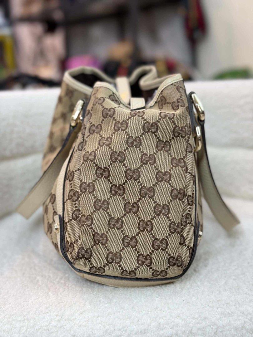 RUSH! Gucci GG Canvas Medium Abbey Shoulder Bag (Category: Luxury Bags & Wallets) located in Quezon City. Submitted by garietomcloset (Listing ID 1466673062, Image 3). Description: Pre loved bag. Minimal signs of usage Last price indicated. Inclusions: provided dust bag and COA Location: Quezon City RUSH!.