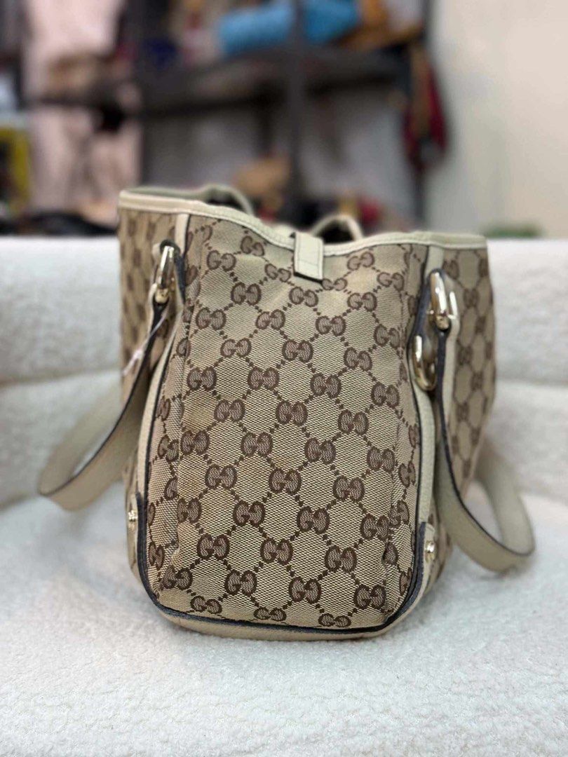 RUSH! Gucci GG Canvas Medium Abbey Shoulder Bag (Category: Luxury Bags & Wallets) located in Quezon City. Submitted by garietomcloset (Listing ID 1466673062, Image 2). Description: Pre loved bag. Minimal signs of usage Last price indicated. Inclusions: provided dust bag and COA Location: Quezon City RUSH!.