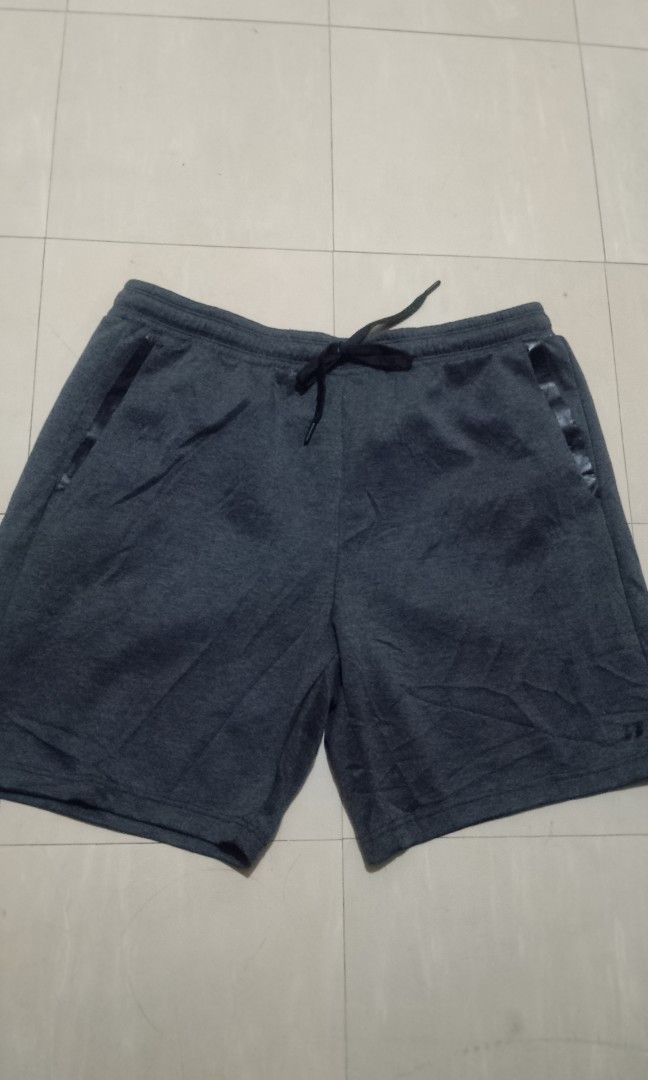 Russell athletic shorts (Category: Shorts) located in Oas. Submitted by yortzzz (Listing ID 1466697004, Image 2). Description: no issue!.