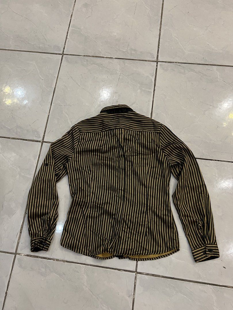 S - Black and Gold longsleeves (Category: Longsleeves) located in San Pedro. Submitted by preloved_clothessale (Listing ID 1466702663, Image 3). Description: .
