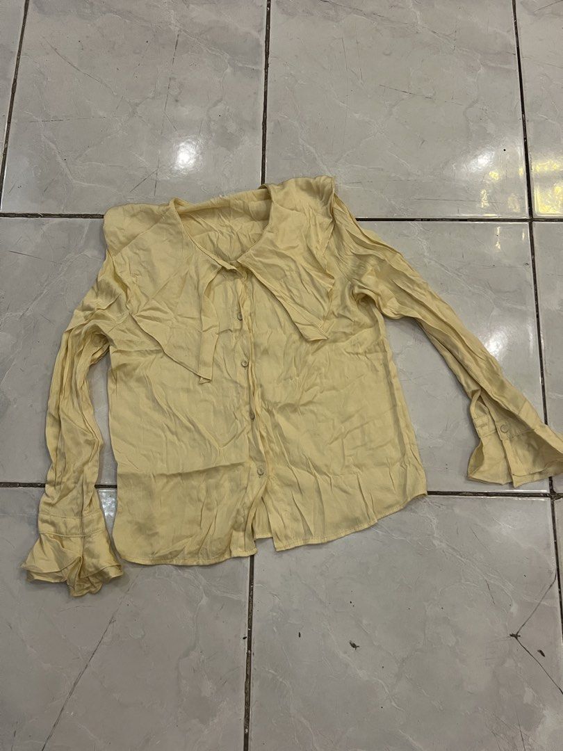 S - Butter yellow longsleeves (Category: Longsleeves) located in San Pedro. Submitted by preloved_clothessale (Listing ID 1466706778, Image 1). Description: .