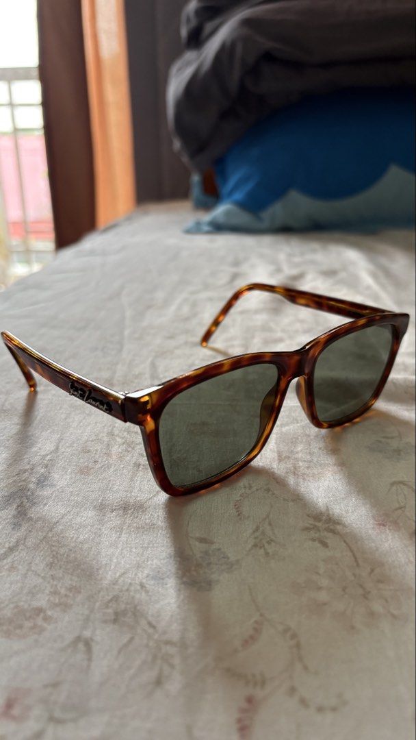 SAINT LAURENT SUN GLASSES (Category: Luxury Accessories) located in Manila. Submitted by laurenthepilot_rabbit (Listing ID 1466596447, Image 3). Description: SAINT LAURENT SL 318/F 003 * Color: Havana / Tortoiseshell * Lenses: Green * Size: 56–17–145 * Frame: Injection/plastic * Shape: Square * Frame width: approximately 132 mm * Lens height: approximately 42 mm * Made in Italy * UV transmission: ≤1% * Visible-light transmission: 27% .
