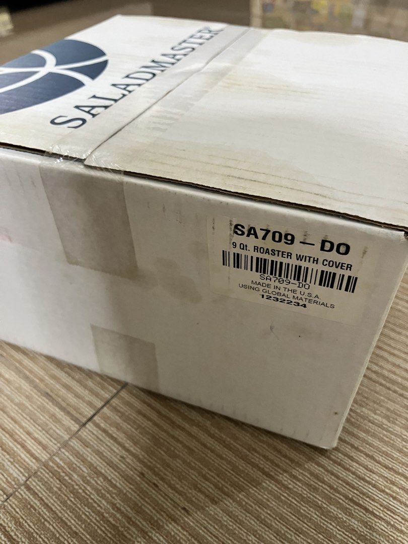 Saladmaster 9 qt roaster with cover (Category: Cookware & Accessories) located in Pasay City. Submitted by thejunkclosetph (Listing ID 1466687844, Image 2). Description: Saladmaster 9 qt roaster with cover Brand new.