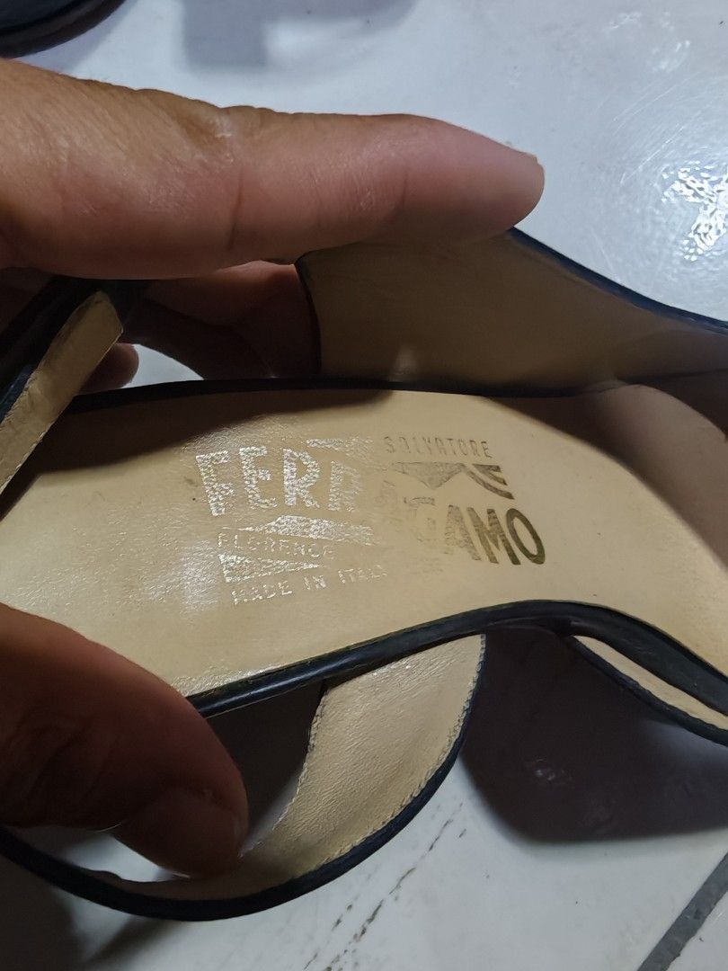 Salvatore ferregamo (Category: Sneakers & Footwear) located in Santa Cruz. Submitted by ukayhuntworldwide (Listing ID 1466604003, Image 3). Description: .