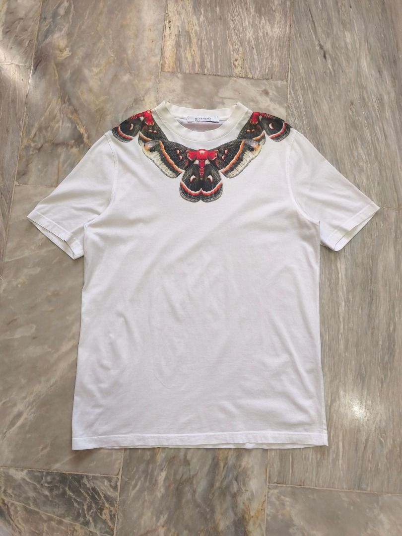 "SAMPLE" Givenchy Cecropia Moth Graphic T-Shirt - SS15 (Category: Tshirts & Polo Shirts ) located in Lucena. Submitted by 0174.archive (Listing ID 1466680131, Image 1). Description: The shirt in the image is an iconic Givenchy Cecropia Moth Graphic T-Shirt, originally designed by Riccardo Tisci for the Spring/Summer 2015 collection. This specific graphic print series became a hallmark of Givenchy's luxury streetwear era and was worn by several hi