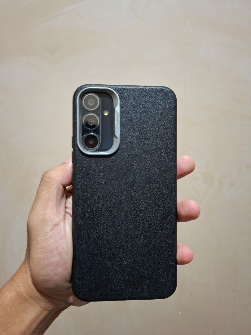 Samsung A34 A5G (Category: Samsung) located in Manila. Submitted by tmac23 (Listing ID 1466770123, Image 3). Description: 8GB RAM / 256 GB ROM Dual Sim Slot (Openline) with shared SD Card slot 5000 mAh battery Up to 120hz Refresh Rate With original charger, original box, multiple case, matte tempered glass and camera tempered glass RFS: Extra phone.