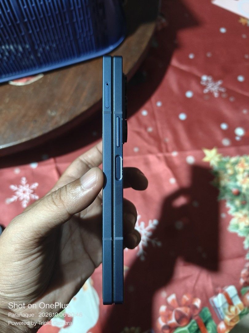 Samsung Galaxy Z Fold 6 (Category: Samsung) located in Paranaque City. Submitted by silenttree.712254 (Listing ID 1466572442, Image 3). Description: For Sale Samsung Galaxy Z Fold 6 Openline and NTC approved Very slight cosmetic flaws but nonetheless in pristine condition. Lady owned, check to sawa on meet. Semi-negotiable.